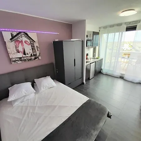 Village Naturiste Baby Doll *